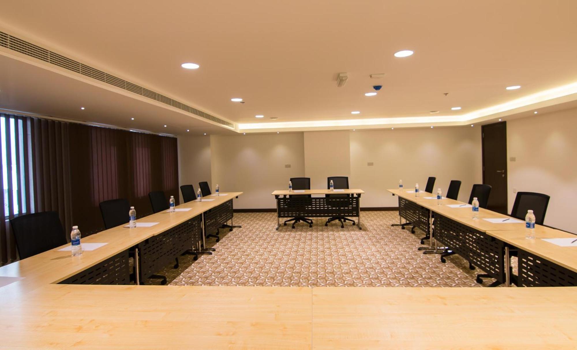 City Park Hotel Apartments Маскат Екстер'єр фото